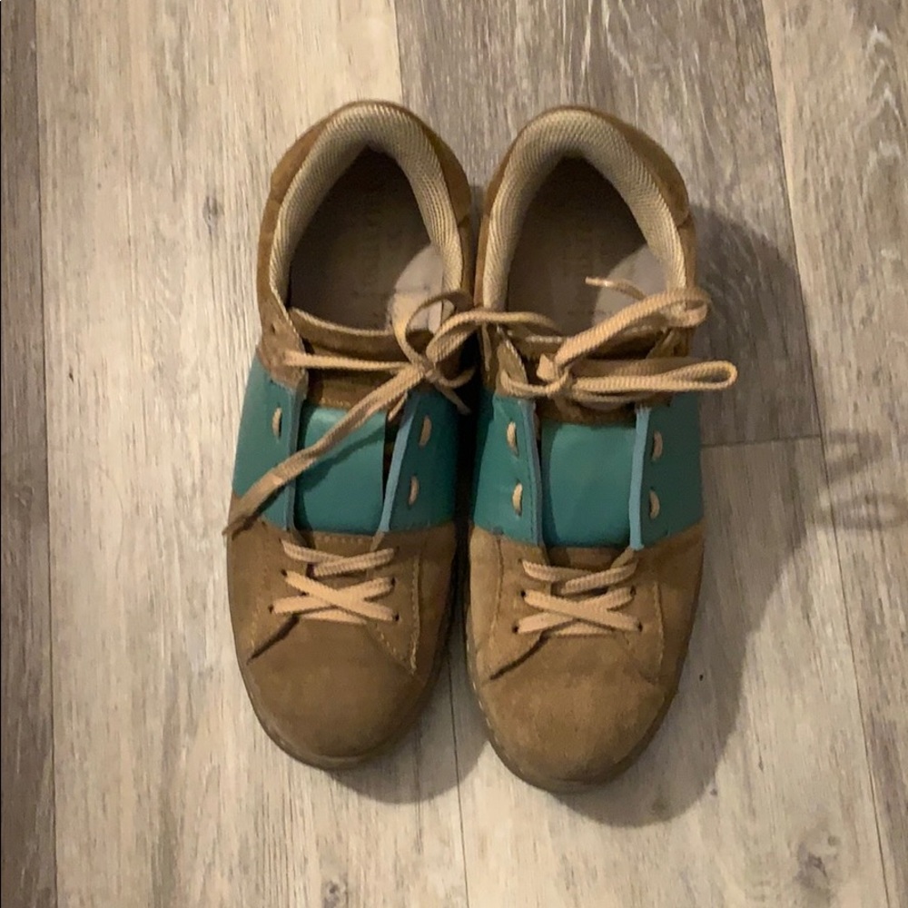 valentino sneakers : worn but great condition